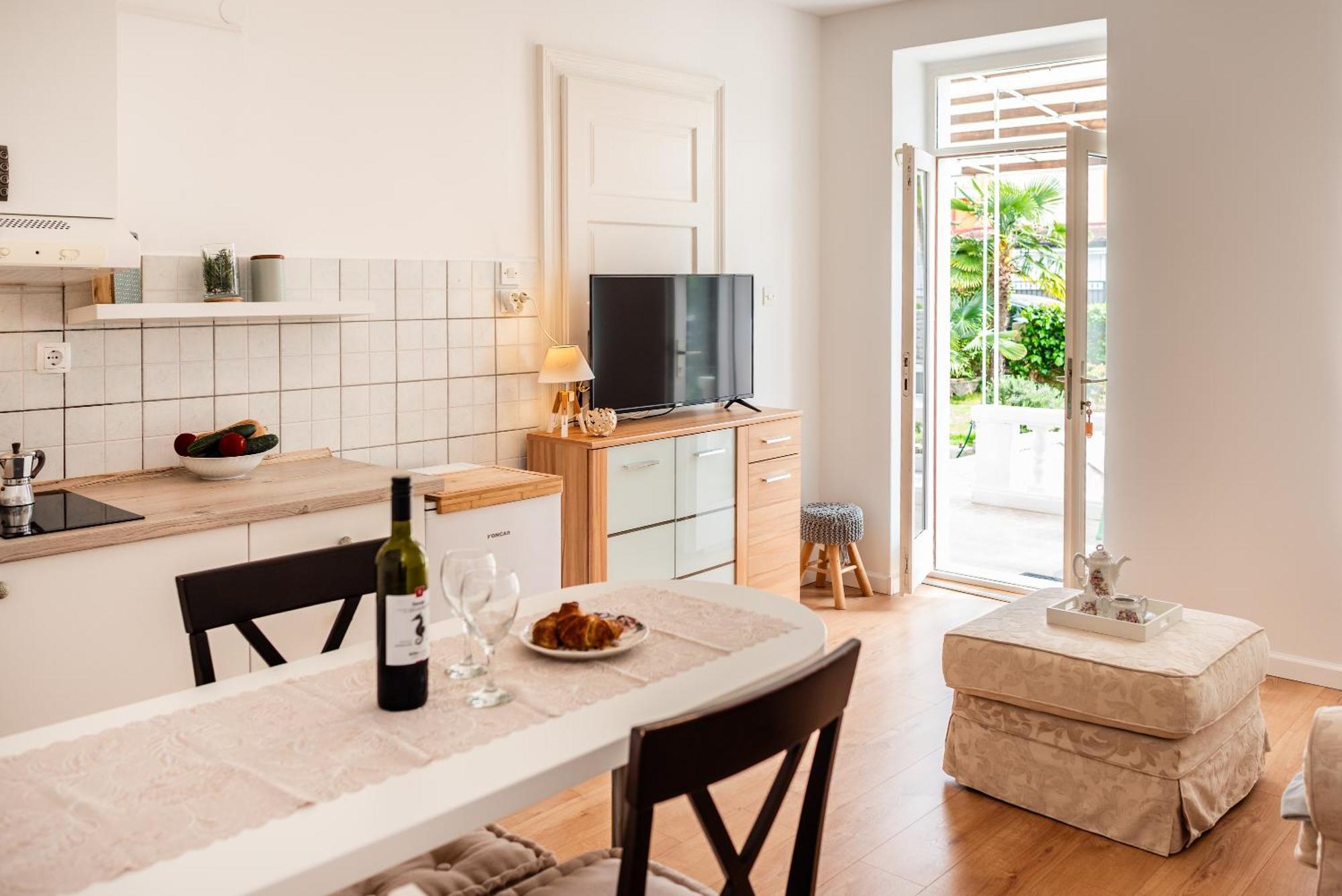 Apartments House Pinezic Malinska Quarto foto